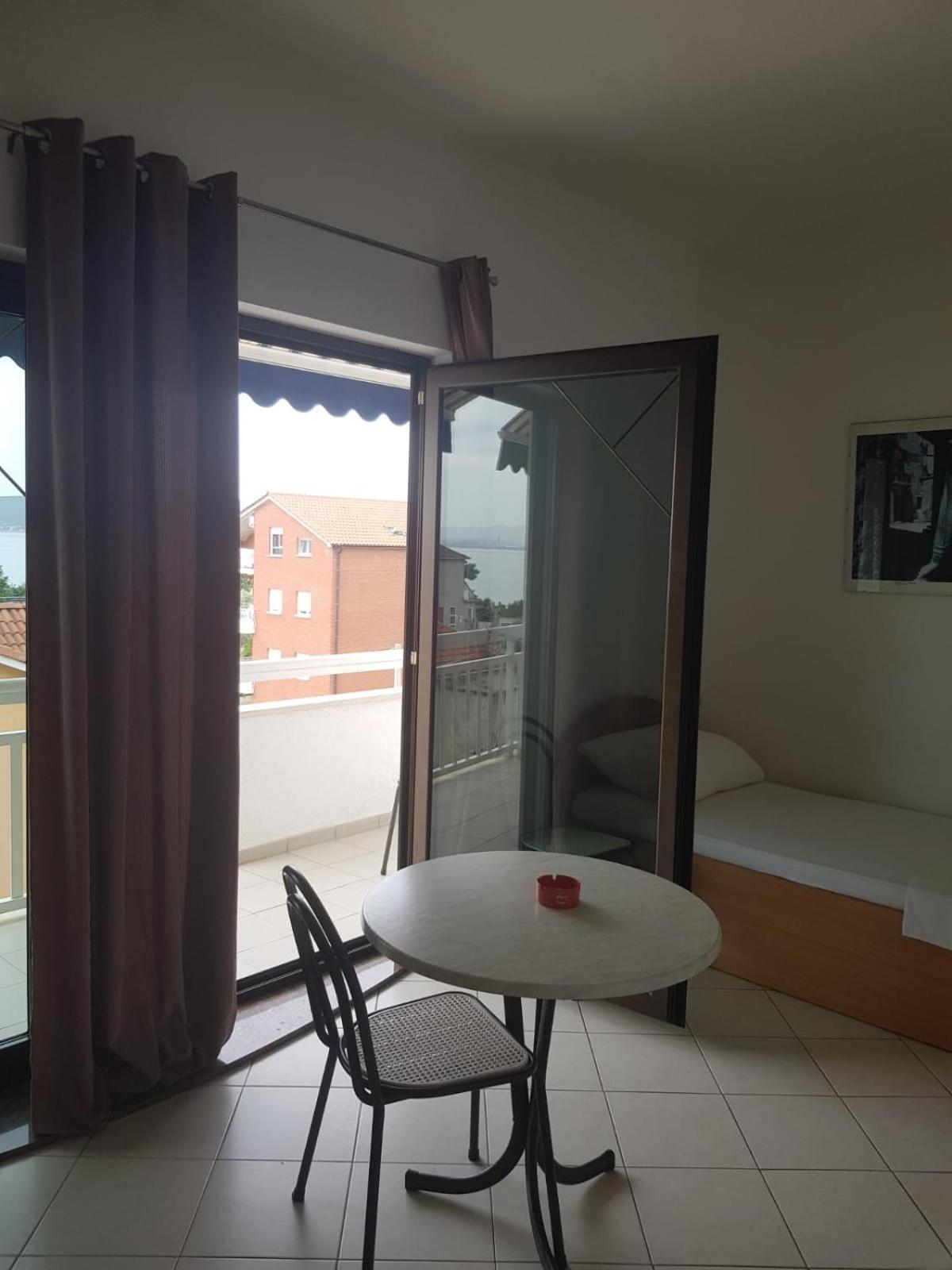 Apartments Ruza Kaštela الغرفة الصورة